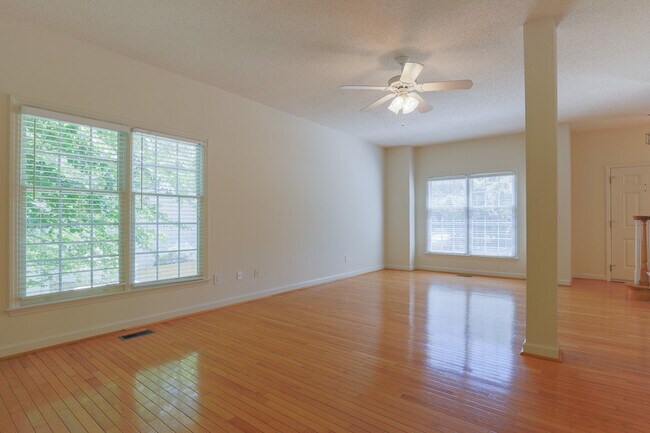 Foto del edificio - Beautiful home with Open Floor plan !!