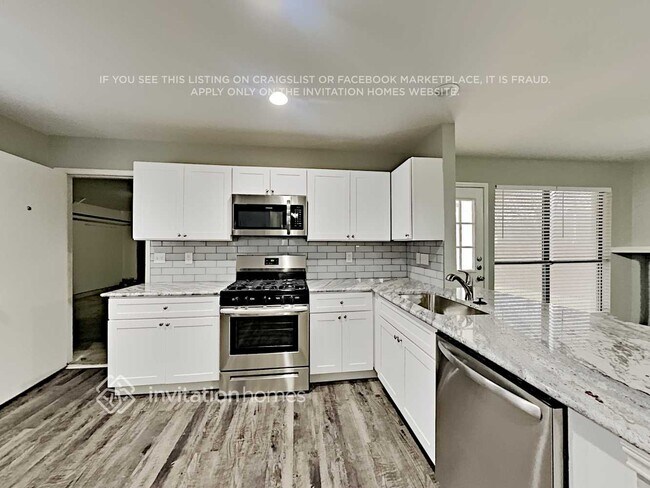 Foto del edificio - 649 Lake Bluff Dr