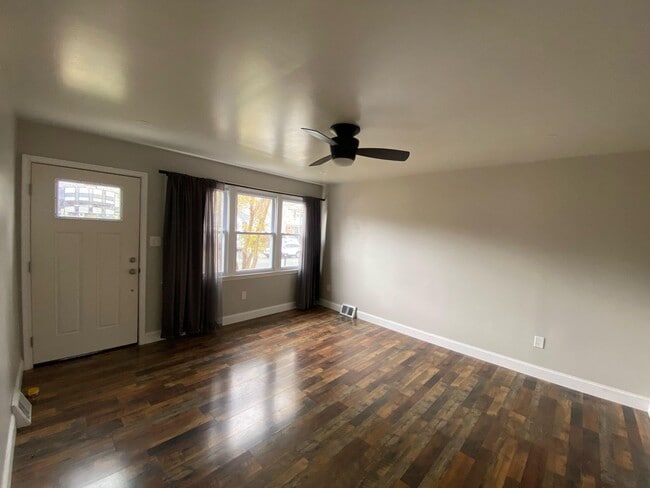 Building Photo - Renovated 3 Bed Single Family Ranch Home on Quite Cul De Sac