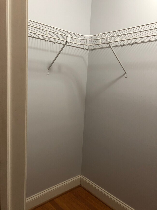 Foto del edificio - 4936 N Leonard Dr
