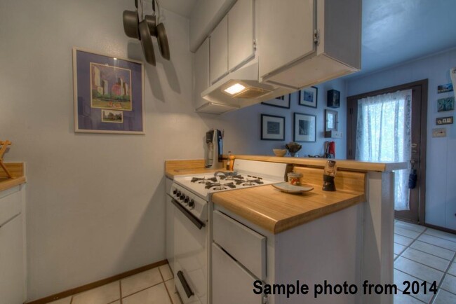 Foto del edificio - 1111 W 10th St
