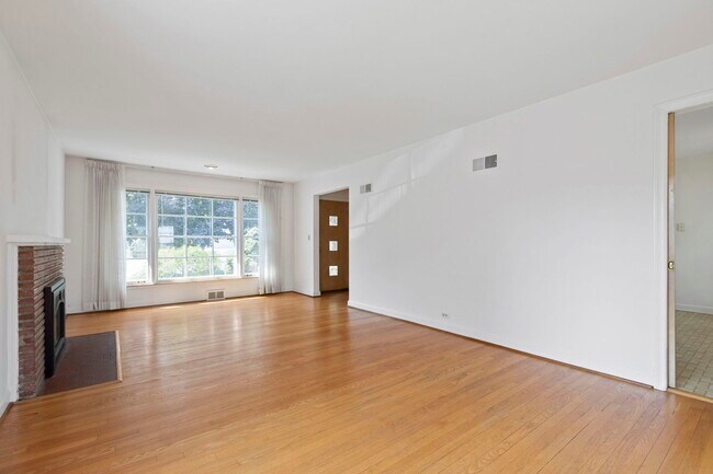 Foto del edificio - 635 Garden Ct