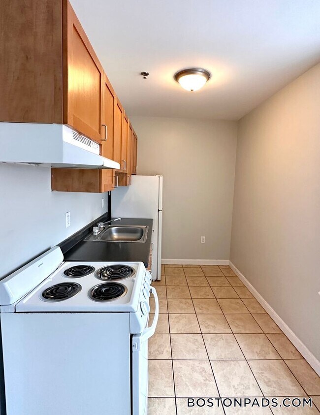 Building Photo - 8 Portland St