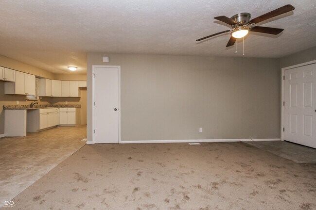 Building Photo - 3223 Southwest Dr