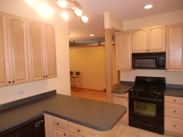 Building Photo - 1500 W Farwell Ave