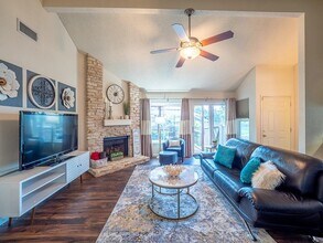 Building Photo - 16911 Village Oak Loop