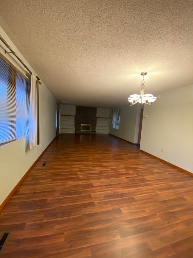 Building Photo - Large 2640 sq. ft. Single Family Home for Rent! - 4 Bedroom, 2 Bathroom Located in Cheney!