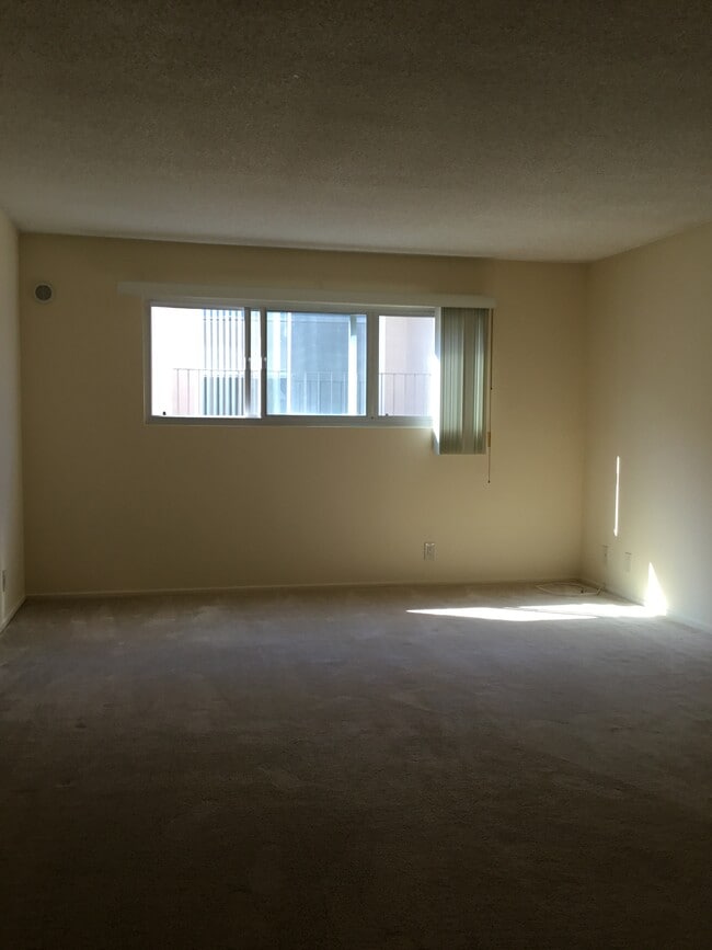 Bedroom - 8225 Manitoba St