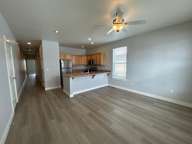 Foto del edificio - 1039 NE Watt Way