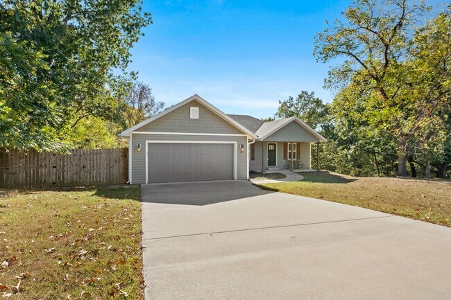 Foto del edificio - Cozy 3-Bedroom Retreat: Embrace Nature wit...