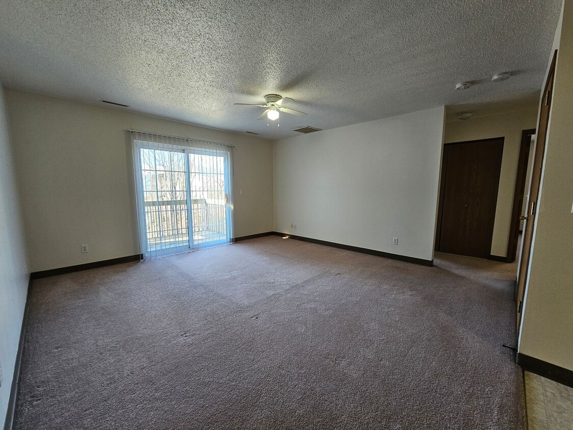 125 Boyson Rd Unit 911, Hiawatha, IA 52233 Room for Rent in Hiawatha