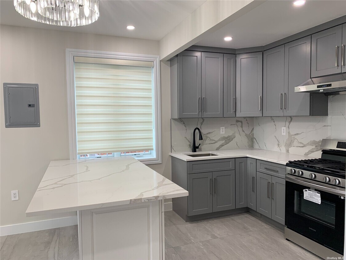 Foto principal - 69-32-69223 223rd St