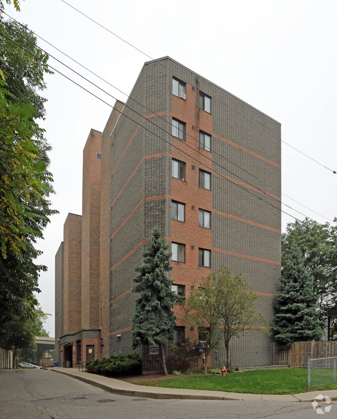 170 East Ave S, Hamilton, ON L8N 2T8 Apartments - 170 East Ave S ...