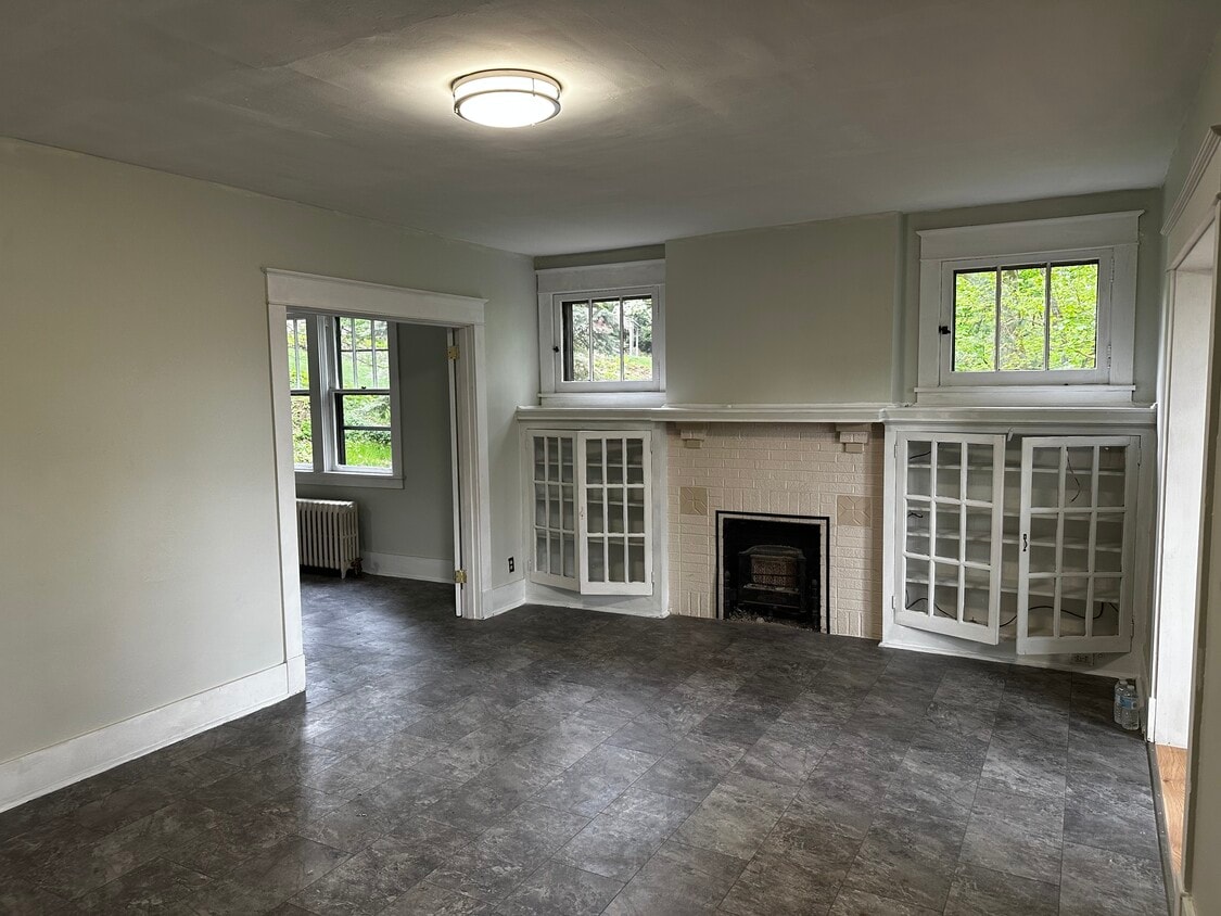 Living Room - 5246 Beelermont Pl