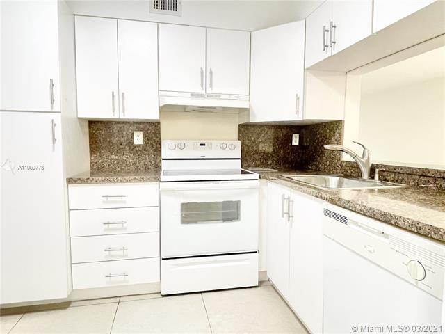 Building Photo - 9420 SW 140th Ct