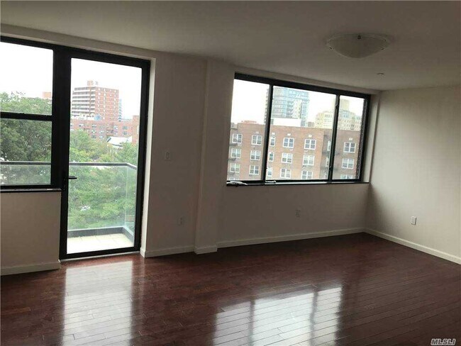Foto del edificio - 13646-136-41 41st Ave