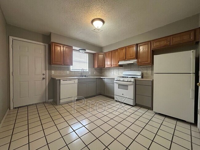 Building Photo - 1040 W Hendrix St