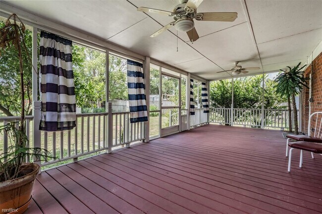 Building Photo - 2 br, 2 bath House - 36939 R Center Avenue