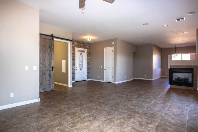 Foto del edificio - 4 Bedroom Home in Granville