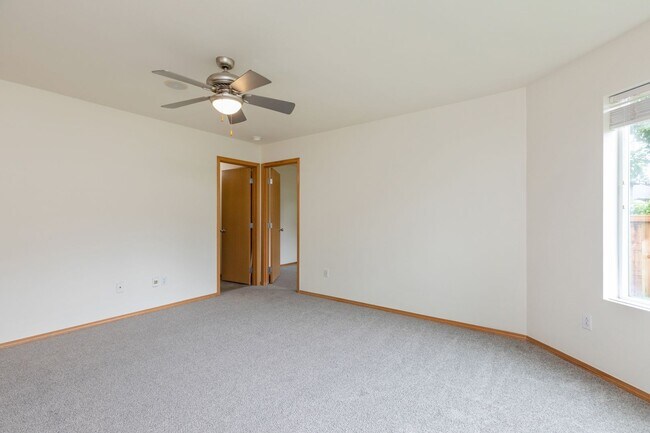 Building Photo - 4Bd Spacious Bothell Home