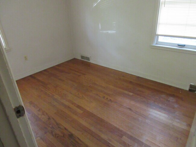 2nd Bedroom - Main Floor - 516 Welch Ave