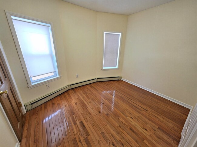 Building Photo - 167 Elm St