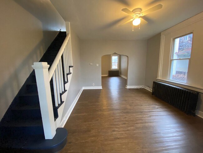 Foto del edificio - NEWLY RENOVATED 3 BEDROOM IN THE HEART OF ...