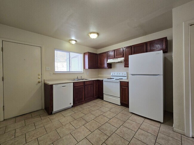 Building Photo - RENT REDUCTION - AVAILABLE NOW!