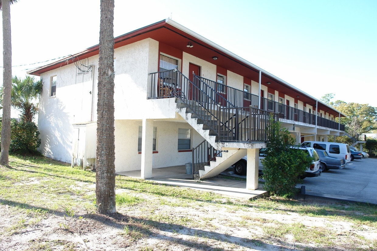 100 New Britain Ave, Ormond Beach, FL 32174 Apartments in Ormond