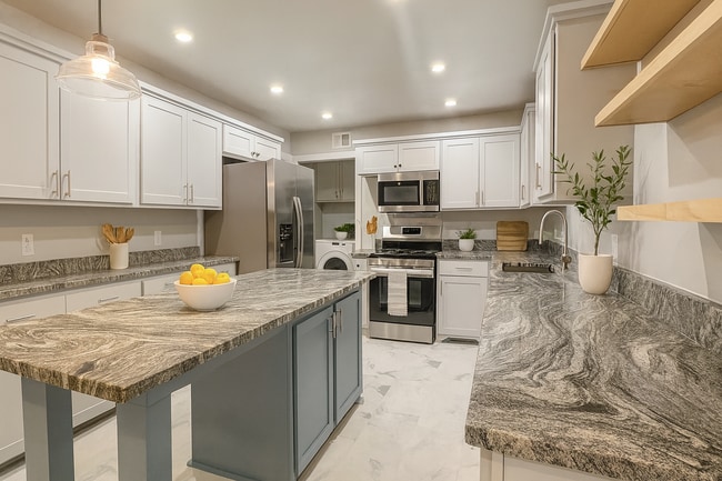 Building Photo - 628 N Broadway