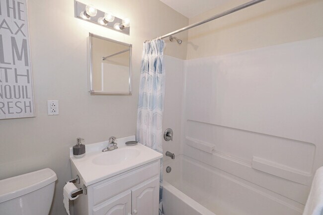 Foto del edificio - 2407 Village Rd