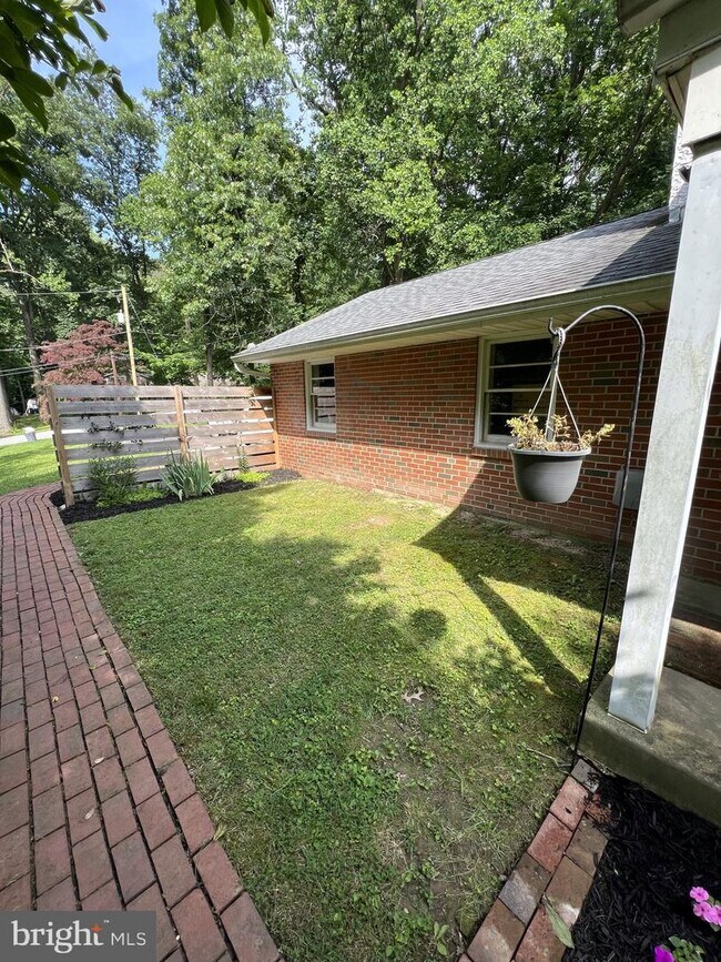 Building Photo - 706 Timber Lake Dr