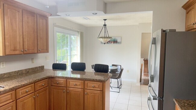 Foto del edificio - Spacious Home in Blacksburg (Available NOW)
