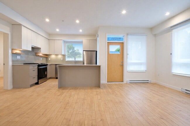 Building Photo - 13777-1375A 75a Ave