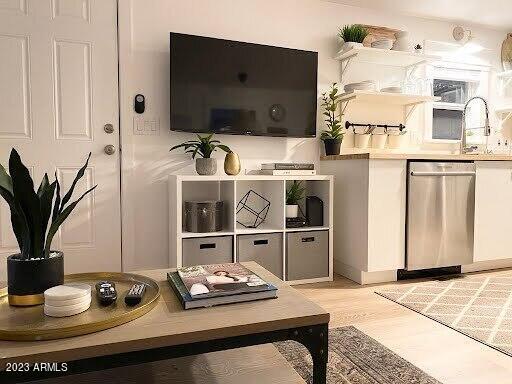 Foto del edificio - 2656 N 56th St
