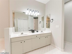 Building Photo - 8529 Fairway Bend Dr