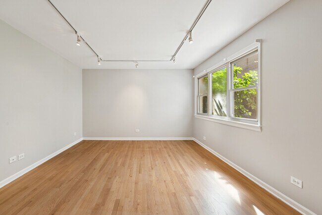 Foto del edificio - 1540 W Chase Ave
