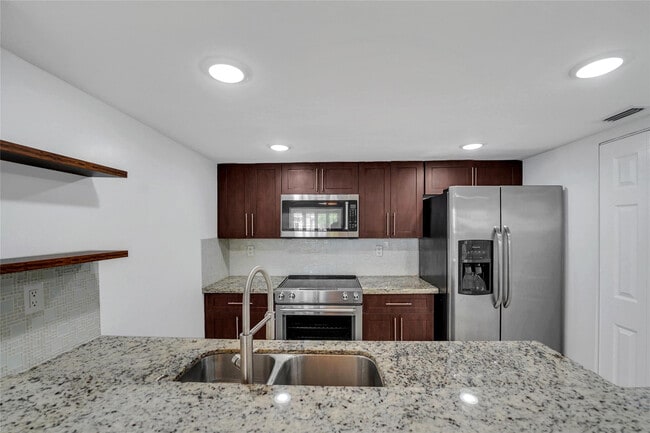 Building Photo - 4550 SW 68th Ct