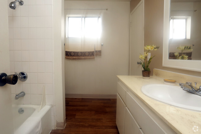 Bathroom - Entrada Townhomes
