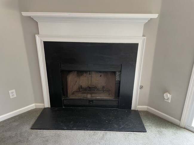 Building Photo - 3650 Regency Park Dr