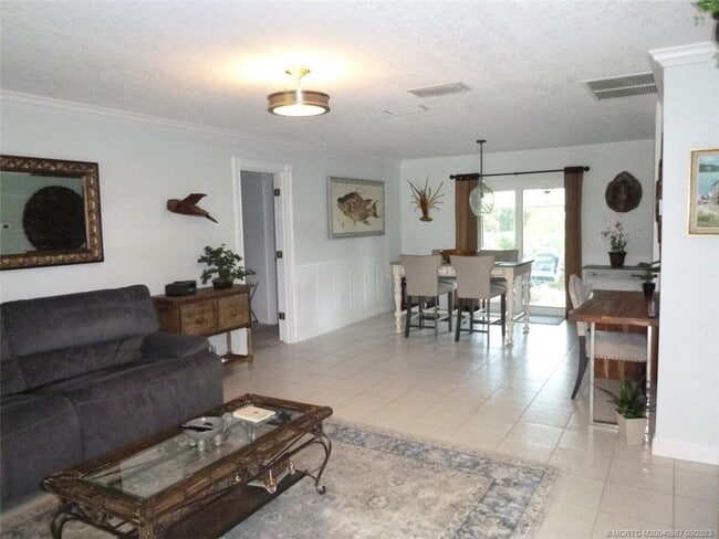 Building Photo - 4621 SE Shady Ridge Ln