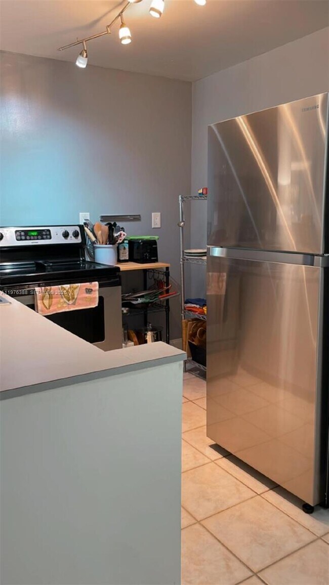 Foto del edificio - 1673 Bay Rd