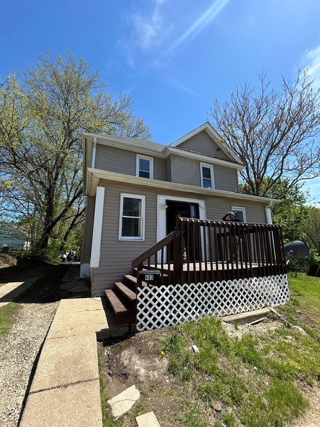 Primary Photo - 403 N Independence Ave