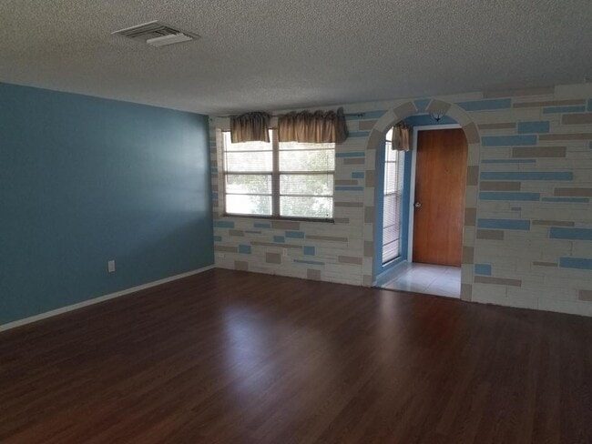 Building Photo - 6643 Carnation Way