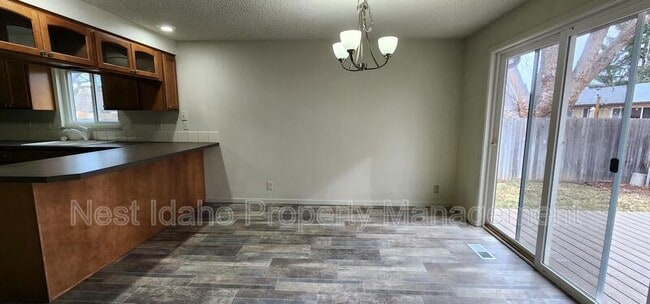 Building Photo - 1377 E Wright St