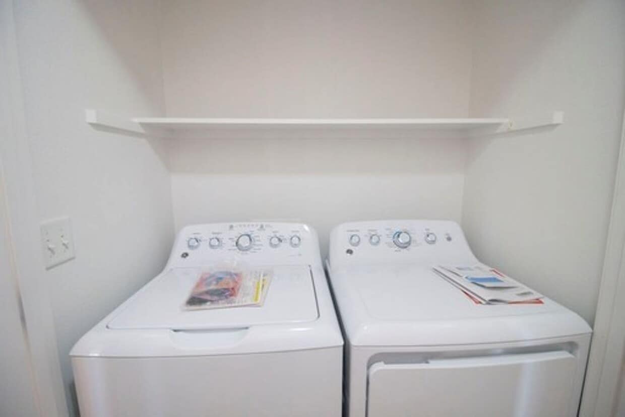 Primary Photo - Cute, clean 2 bedroom upstairs apartment w...