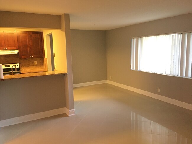 Foto del edificio - 808 Meadows Cir