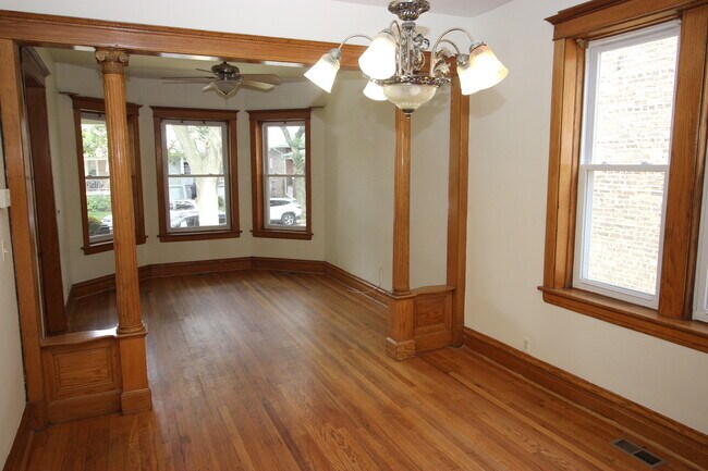 Building Photo - 5119 W Pensacola Ave