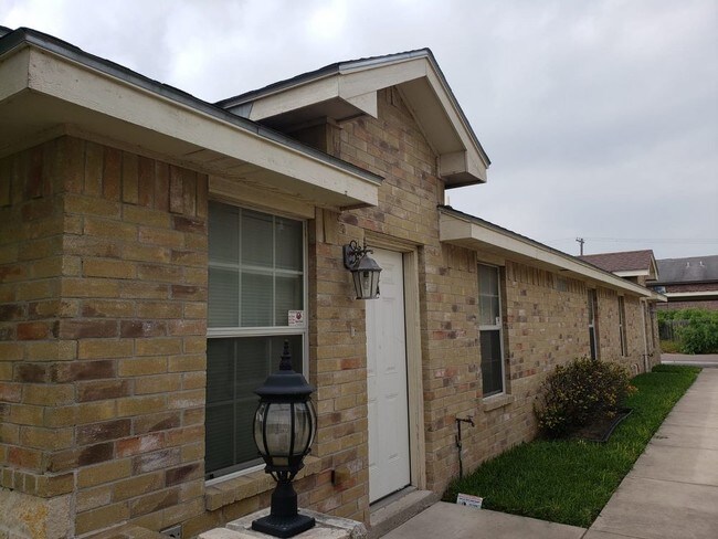 Building Photo - 3B/2B APARTMENT FOR RENT NEAR UTRGV