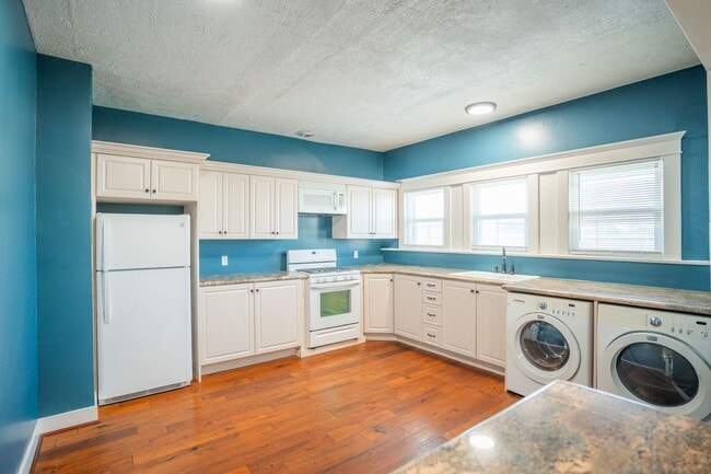 Building Photo - TO1321 (Commercial)